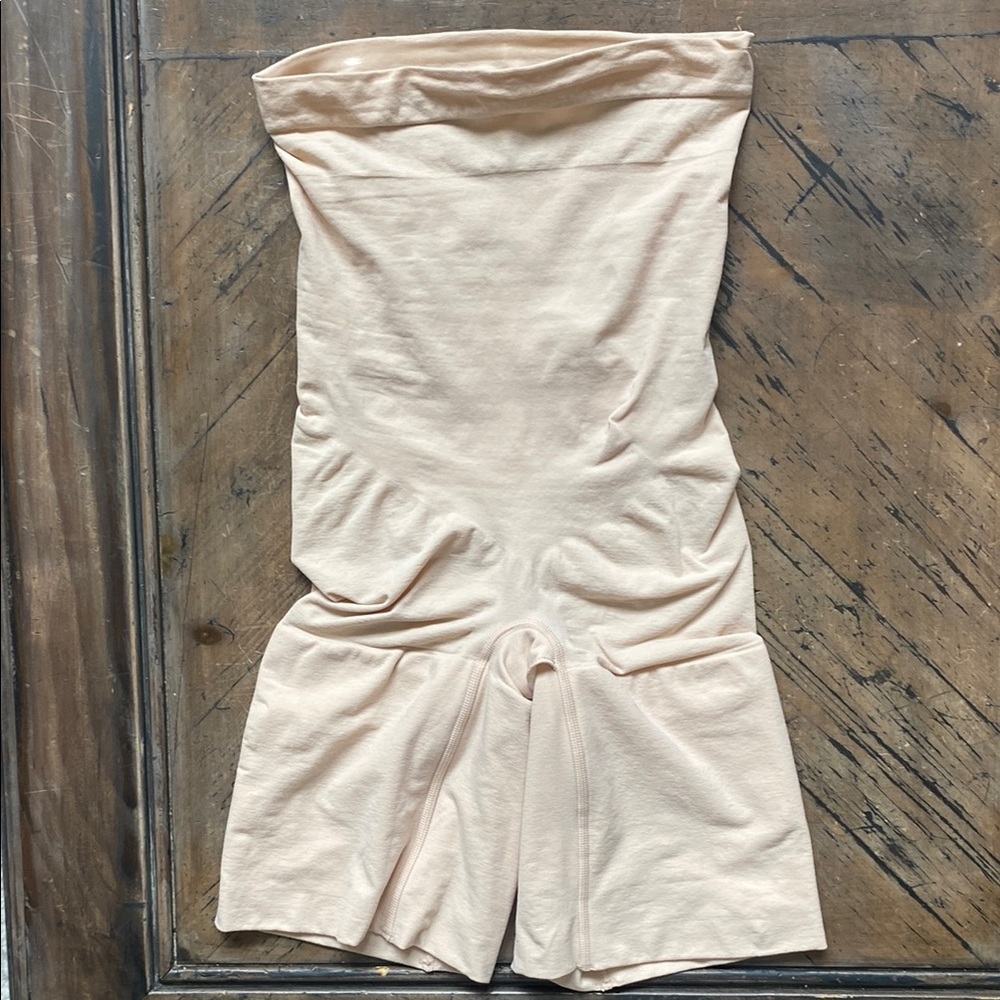 Spanx. Medium.